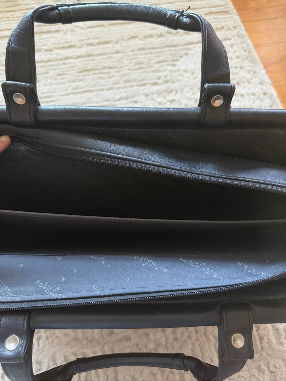 US Luggage New York Classic Black Leather Briefcase